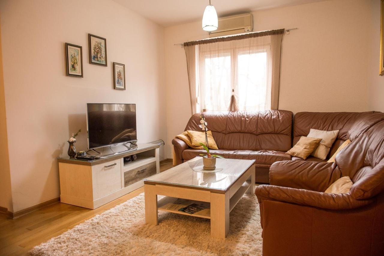 Central Place Apartment Требине Екстериор снимка