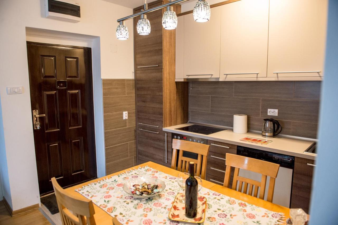 Central Place Apartment Требине Екстериор снимка